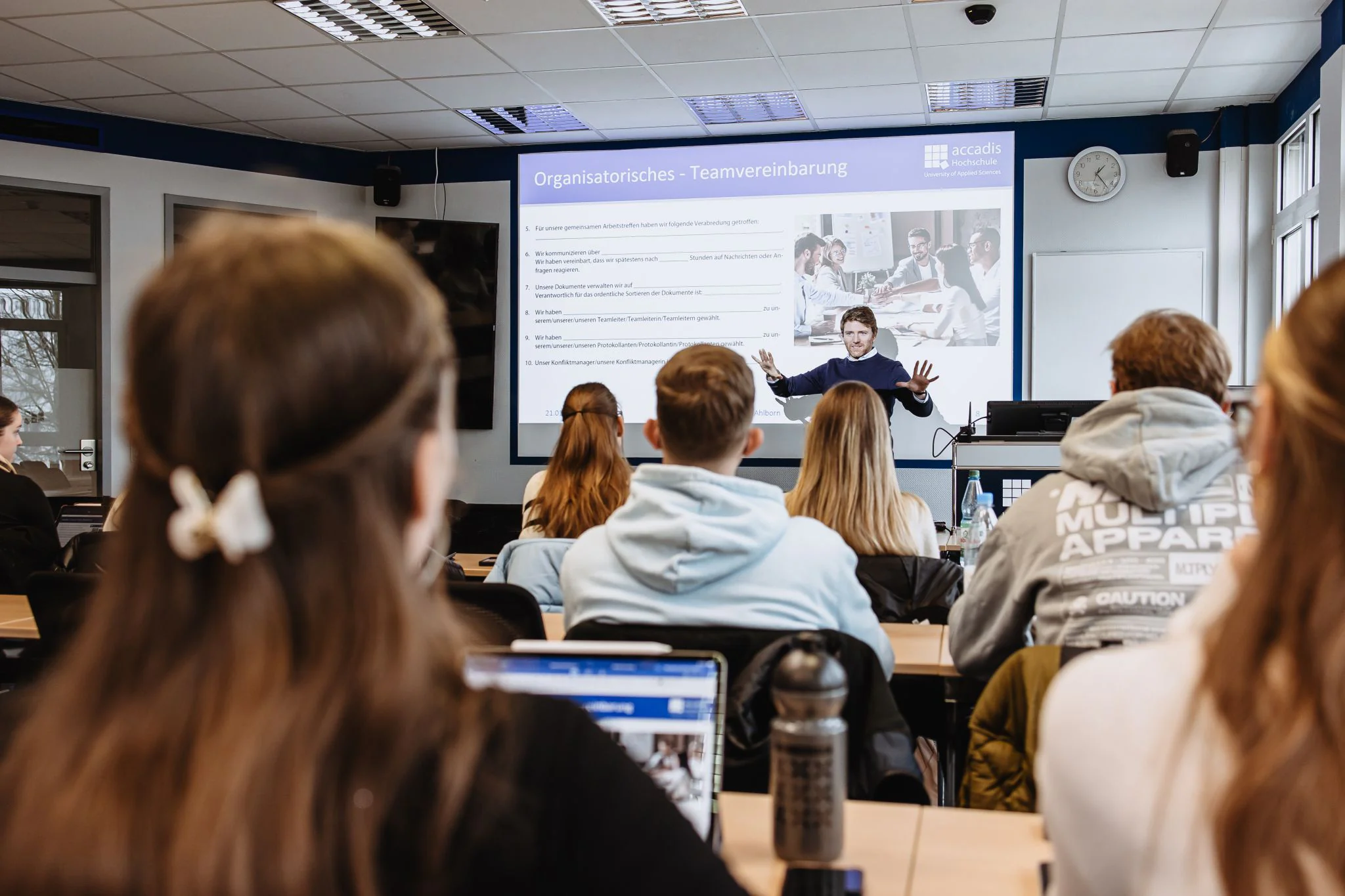 Präsenzvorlesung an der accadis Hochschule